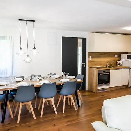 Kotva White House Trstená