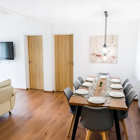 Kotva White House * Trstená